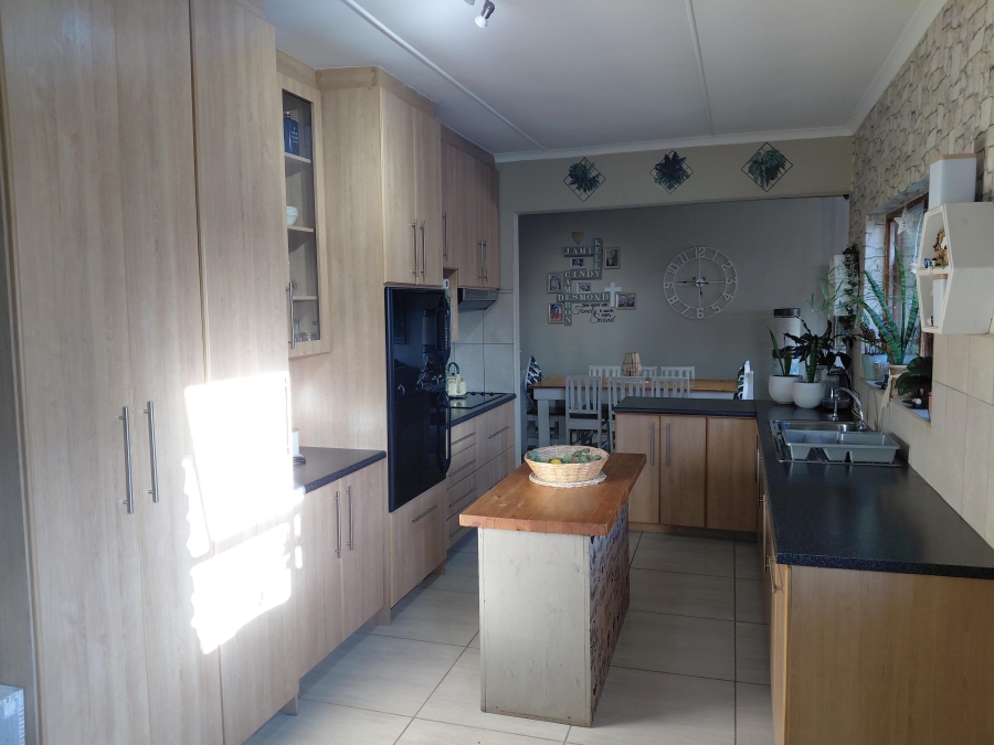 3 Bedroom Property for Sale in Strelitzia Park Eastern Cape